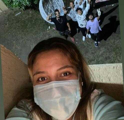 بالصورة.. مي كساب تتلقى هدية خاصة من ابنتها في العزل المنزلي