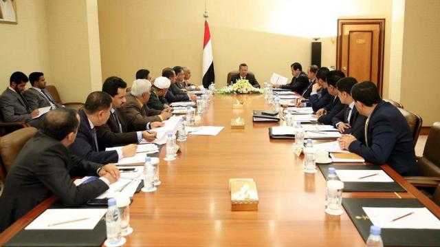 الحكومة اليمنية: إنهاء المعاناة الانسانية في البلاد يأتي بإنهاء انقلاب الحوثيين