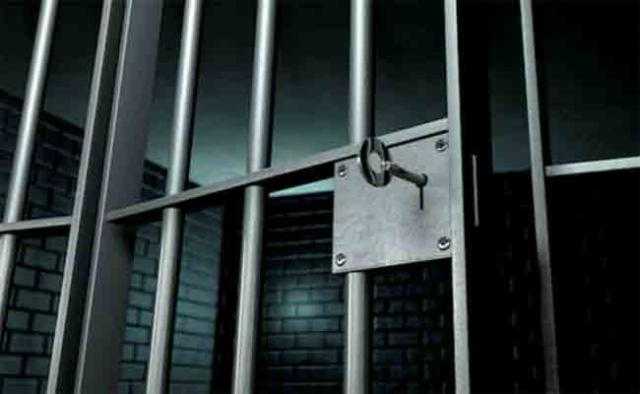 حبس مدير إدارة بالشباب والرياضة في اتهامه بالفساد