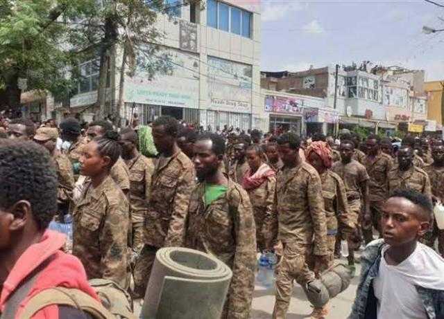 صفعة جديدة لإثيوبيا.. الشاحنات تحمل أسرى جيش آبي أحمد لإقليم تيجراي بالفيديو