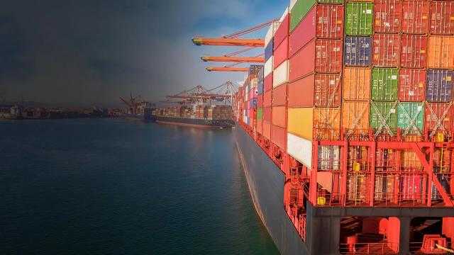 بشرى للمستوردين.. «مصلحة الجمارك»: فحص الحاويات مرة واحدة لتقليل زمن الإفراج