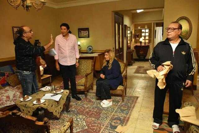 بالصورة.. صلاح عبدالله يعكف على تصوير دوره في «القاتل الذي أحبني»