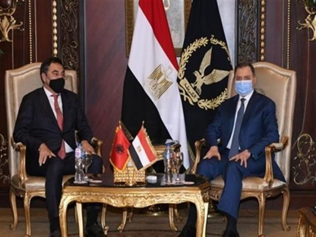 لقاء وزير الداخلية مع نظيره الألباني 