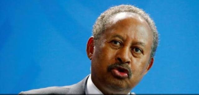 بعد وضعه في الإقامة الجبرية.. «حمدوك» يدعو السودانيين للدفاع عن ثورتهم
