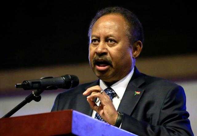 بعد ساعات من احتجازه.. رئيس الوزراء السوداني يعود إلى منزله