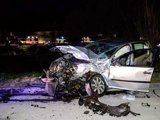 إصابة 3 أشخاص في انقلاب سيارة بالطريق الصحراوي