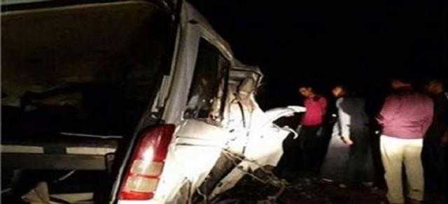 مصرع شخص وإصابة 6 آخرين في انقلاب ميكروباص