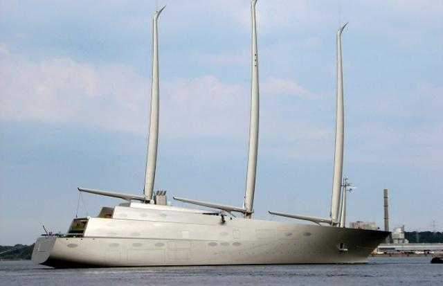 وصول أكبر يخت في العالم إلى ميناء الإسكندرية