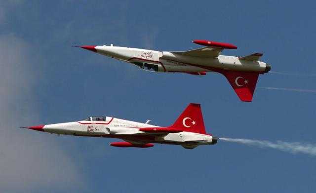 تركيا تقصف مناطق سكنية بسوريا