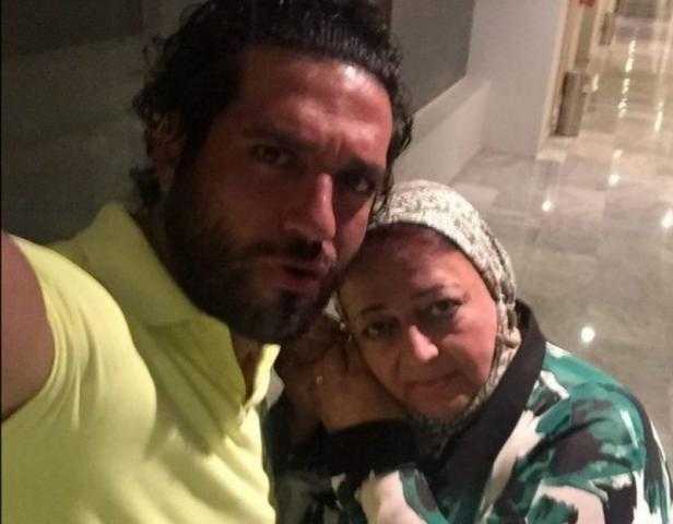 حسن الرداد لوالدته الراحلة: «جمعة مباركة عليكي يا ست الستات»