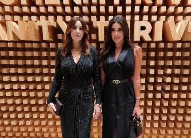 للمرة الثانية.. ياسمين صبري تحرص على التقاط صورة تذكارية مع مونيكا بيلوتشي