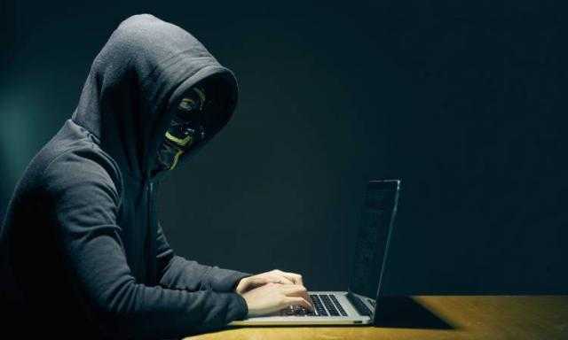 من بينهم ترامب وبيكهام.. «هاكرز» يبتزون مشاهير العالم بمعلومات سرية
