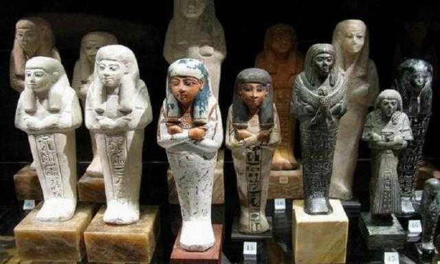 إحالة 4 عاطلين للجنايات بتهمة حيازة قطع أثرية بالنزهة