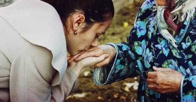 هل يجب طاعة الأم قبل الزوج؟.. «الإفتاء» ترد