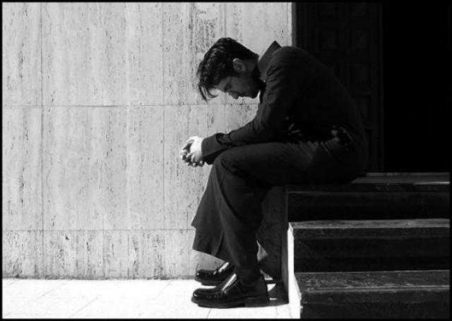 زوج بدعوى نشوز: مدمنة «موبيل» وبتهددني بالخلع