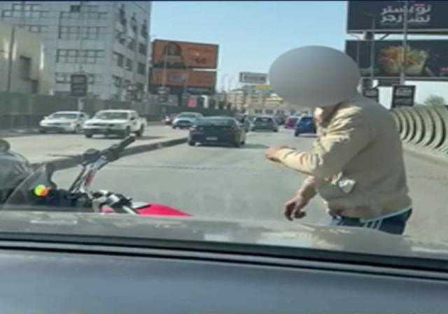 كسر زجاج سيارتها.. ضبط المتهم بالتعدي على سيدة أعلى كوبري أكتوبر