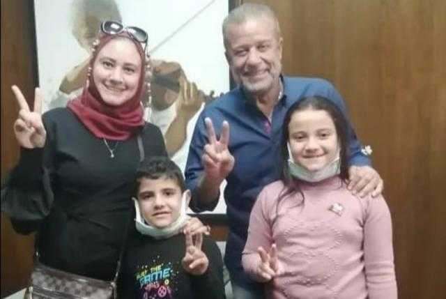 شريف منير بعد مقابلته زوجة وأبناء الشهيد أحمد المنسي: شرف عظيم!
