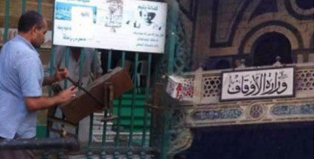 «الأوقاف» تواصل رفع صناديق التبرعات بمحيط المساجد عدا «النذور»