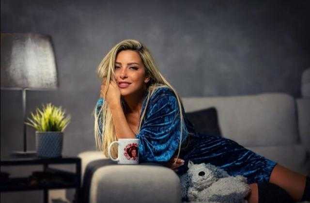ريم مصطفى تدخل المسرح «في نص الليل»