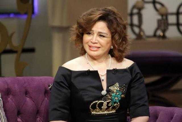 رواية جريئة تُعيد إلهام شاهين لخشبة المسرح