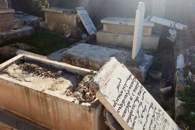 عالم دين: يجوز نبش القبور.. بشروط