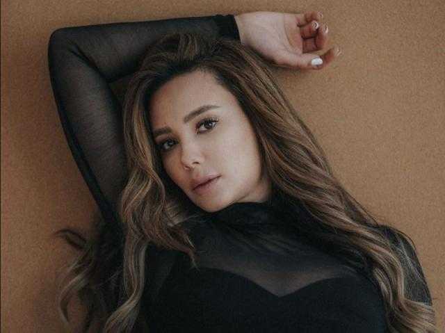 مي القاضي في حيرة بين «البيت بيتي» و «أيام وبنعيشها»
