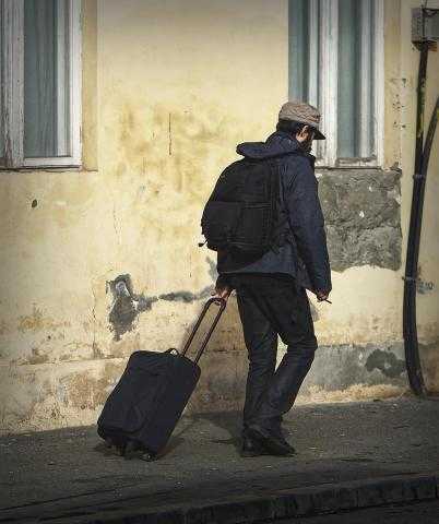 «هبة» في دعوى خلع: «اكتشفت أن زوجي نصاب.. والشرطة تطارده»