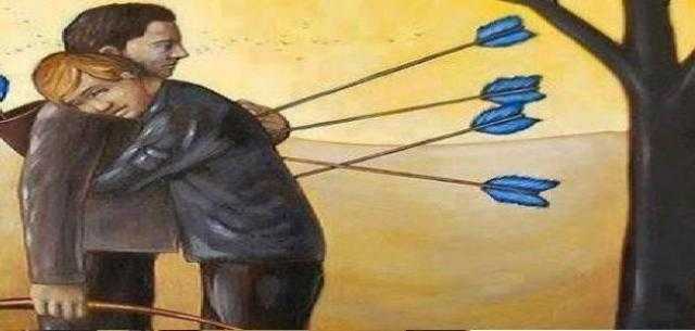 «علي» يقتل صديقه ويبكي بجوار جثته.. اعرف الحكاية!