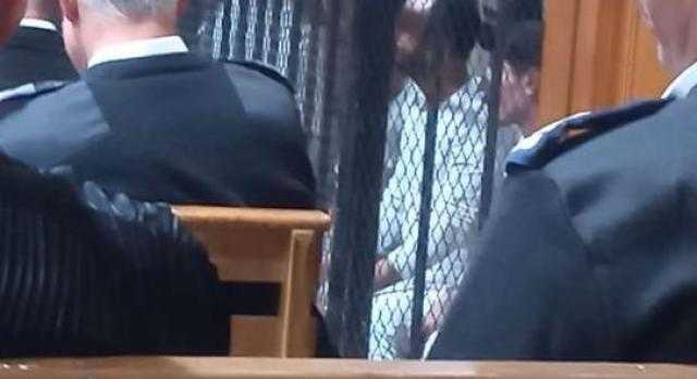 أول صورة للفنان «شادي خلف» داخل قفص المحكمة لاتهامه بالتحرش