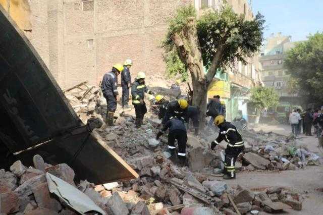 انتشال 3 جثث من أسفل عقار روض الفرج المنهار