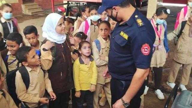 زيارة عدد من طلبة المدارس لإحدى نقاط الإطفاء بمطروح