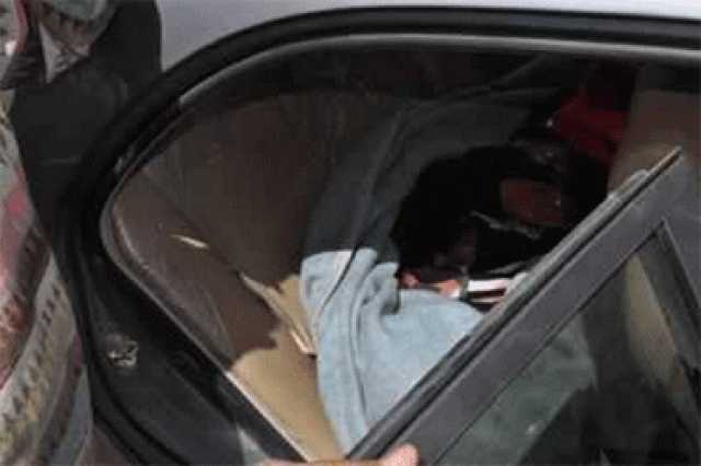 تفريغ الكاميرات لكشف غموض العثور على جثة داخل سيارة بالتجمع