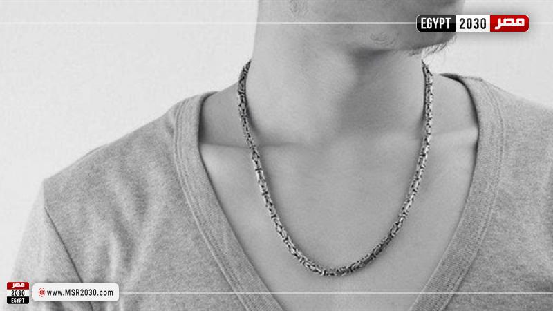  لبس السلاسل الفضة للرجال