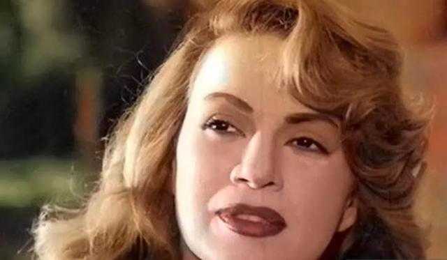 صدمة للجمهور بسبب بيع مجوهرات هند رستم في مزاد بسويسرا.. صور