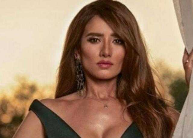 «زينة» تتحدث عن أخر تطوارت علاقتها مع عز