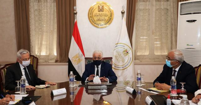 لقاء وزير التربية والتعليم بالسفير الفرنسي