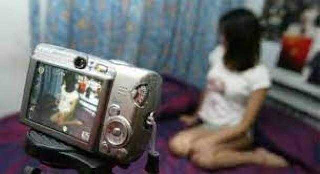 بعد تصويرها أثناء العلاقة.. موظفة تستغيث ”كنت متجوزاه عرفى”