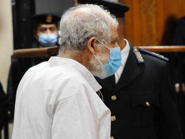 بدء إعادة محاكمة محمود عزت بقضية ”اقتحام الحدود الشرقية”