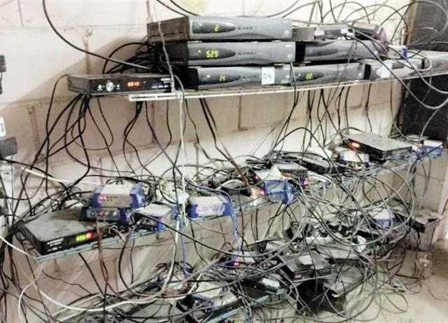 ضبط مصنع لأجهزة فك شفرات الفضائيات بالمنوفية
