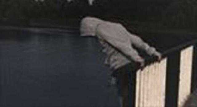 انقاذ شاب قفز من أعلى كوبري عباس في النيل