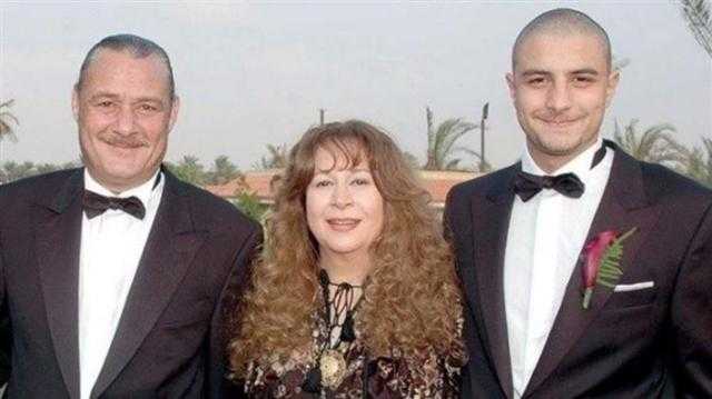 سمية الألفي: «فاروق الفيشاوي خانّي بعد سنة زواج»
