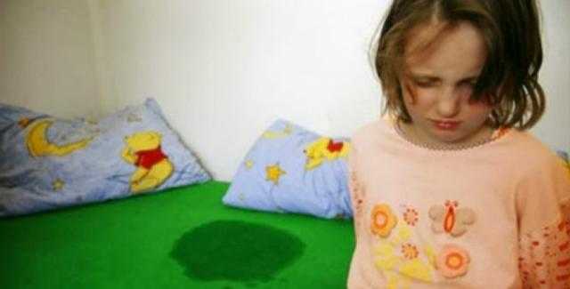 للأمهات.. هذه المواقف تُعرض طفلك لتبول لا إرادي