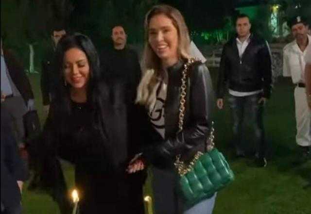 رانيا يوسف تحتفل بعيد ميلاد عائشة عثمان في كواليس «المماليك»