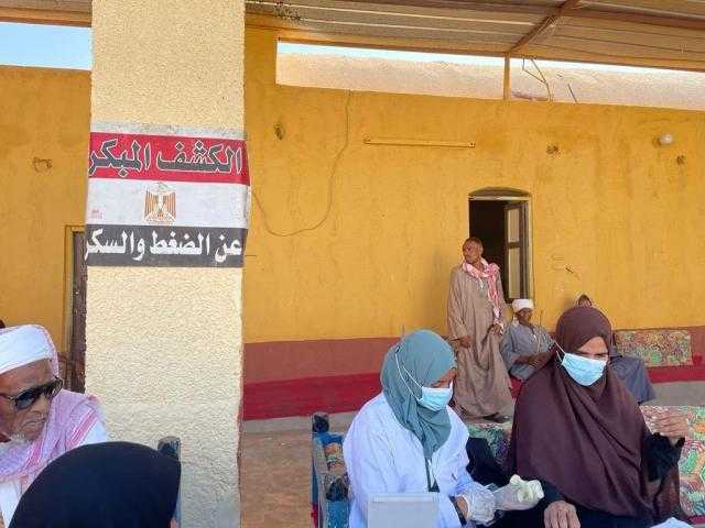 قوافل طبية من مؤسسة حياة كريمة لأهالي أسوان بالتعاون مع وزارة الصحة