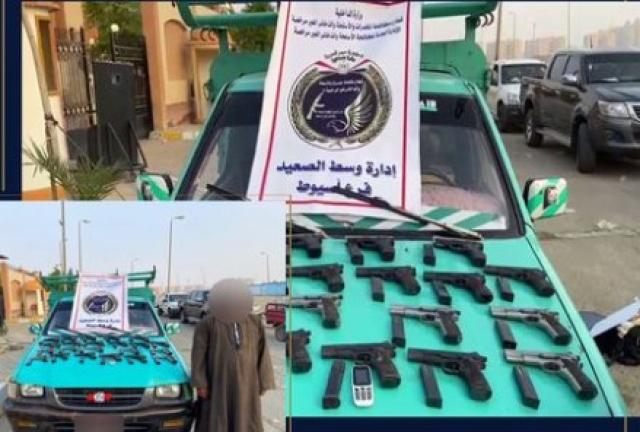 22 طبنجة و44 خزينة.. سقوط تاجر السلاح بأسيوط