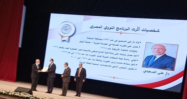 بالأسماء.. رئيس الوزراء يٌكرم علماء الذرة في العيد الأول للطاقة النووية