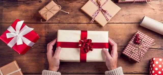 هل يسترد الخاطب هداياه بعد فسخ الخطوبة؟ «الإفتاء» تُجيب