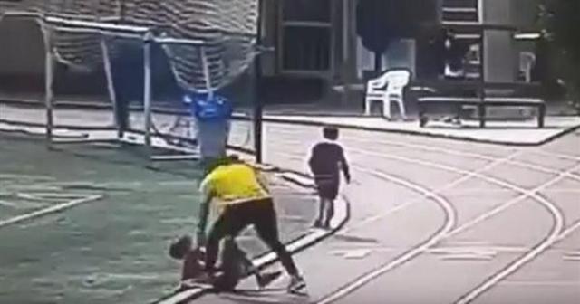 ضرب طفل بوحشية داخل نادي شهير 