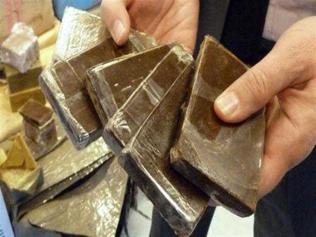 ضبط تاجر مخدرات حاول ترويج 300 طربة حشيش بالمنتزه