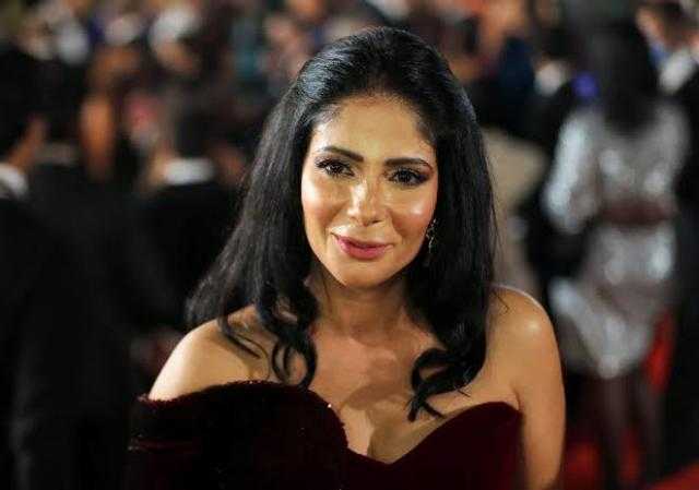 منى زكي تدخل في معسكر مغلق للانتهاء من «الجواهرجي»